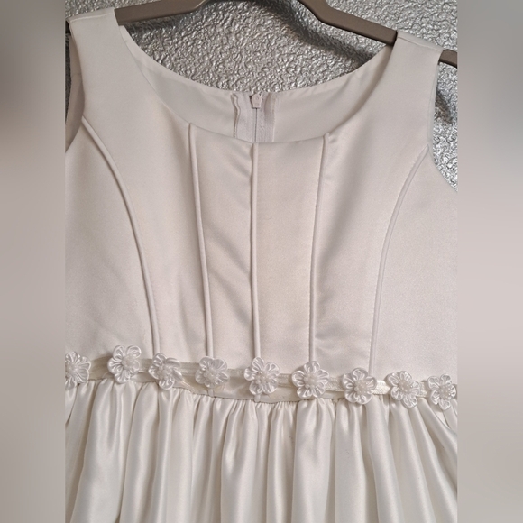 Tip Top White Flower Girl/First Communion Dress   Size 6 - Picture 2 of 6